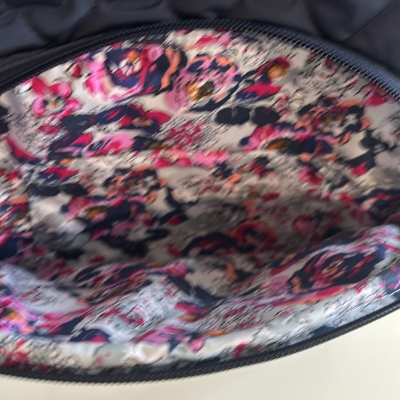 Vera Bradley bad pack - Picture 3 of 8